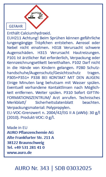 Ein Warnhinweis für ein Produkt, das Calciumhydroxid enthält, einschließlich Gefahrensymbolen, Sicherheitshinweisen, Herstellerangaben und Kontaktinformationen der AURO Pflanzenchemie AG in Deutschland.