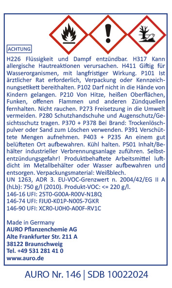 Etikett mit Warnsymbolen für Entzündlichkeit, Gesundheitsgefahr und Umweltgefährdung. Enthält deutsche Sicherheitshinweise und Anweisungen zum Umgang mit einem chemischen Produkt von AURO, am unteren Rand mit Firmen- und Produktdetails.